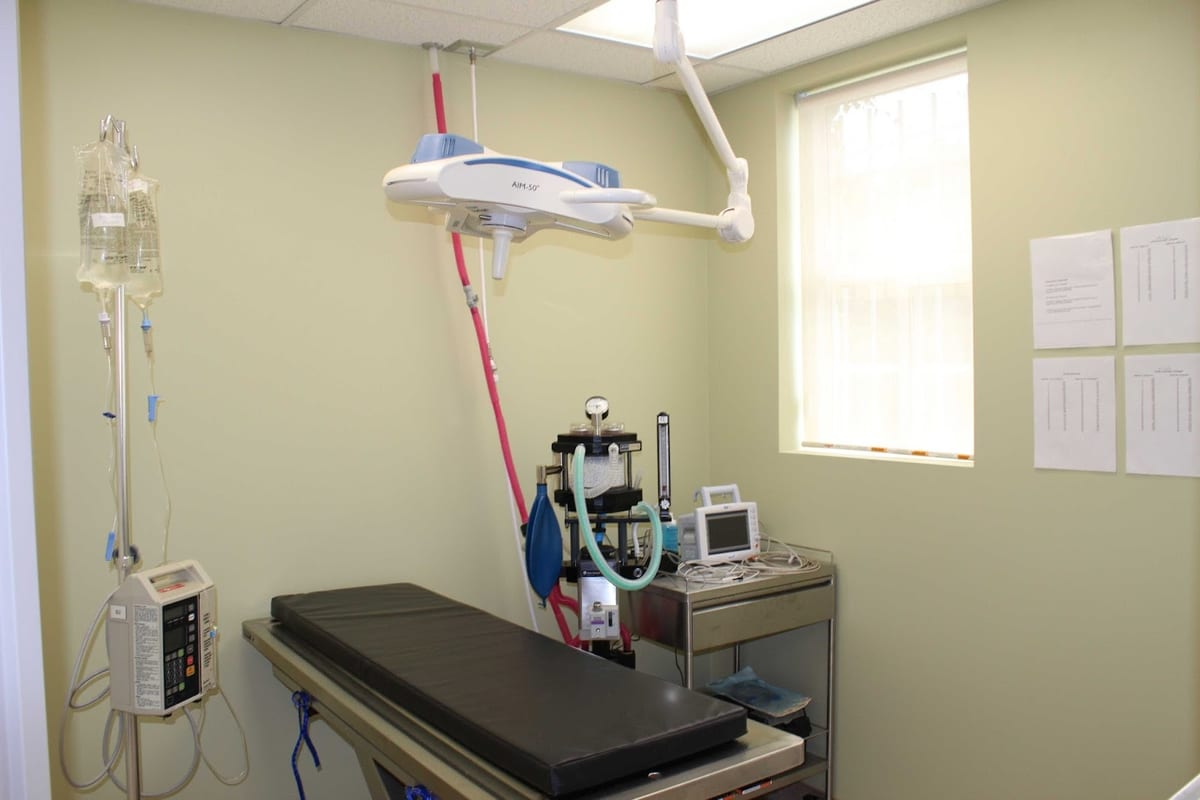 The hospital's surgery room, with the surgical light, anesthesia machine and IV pump